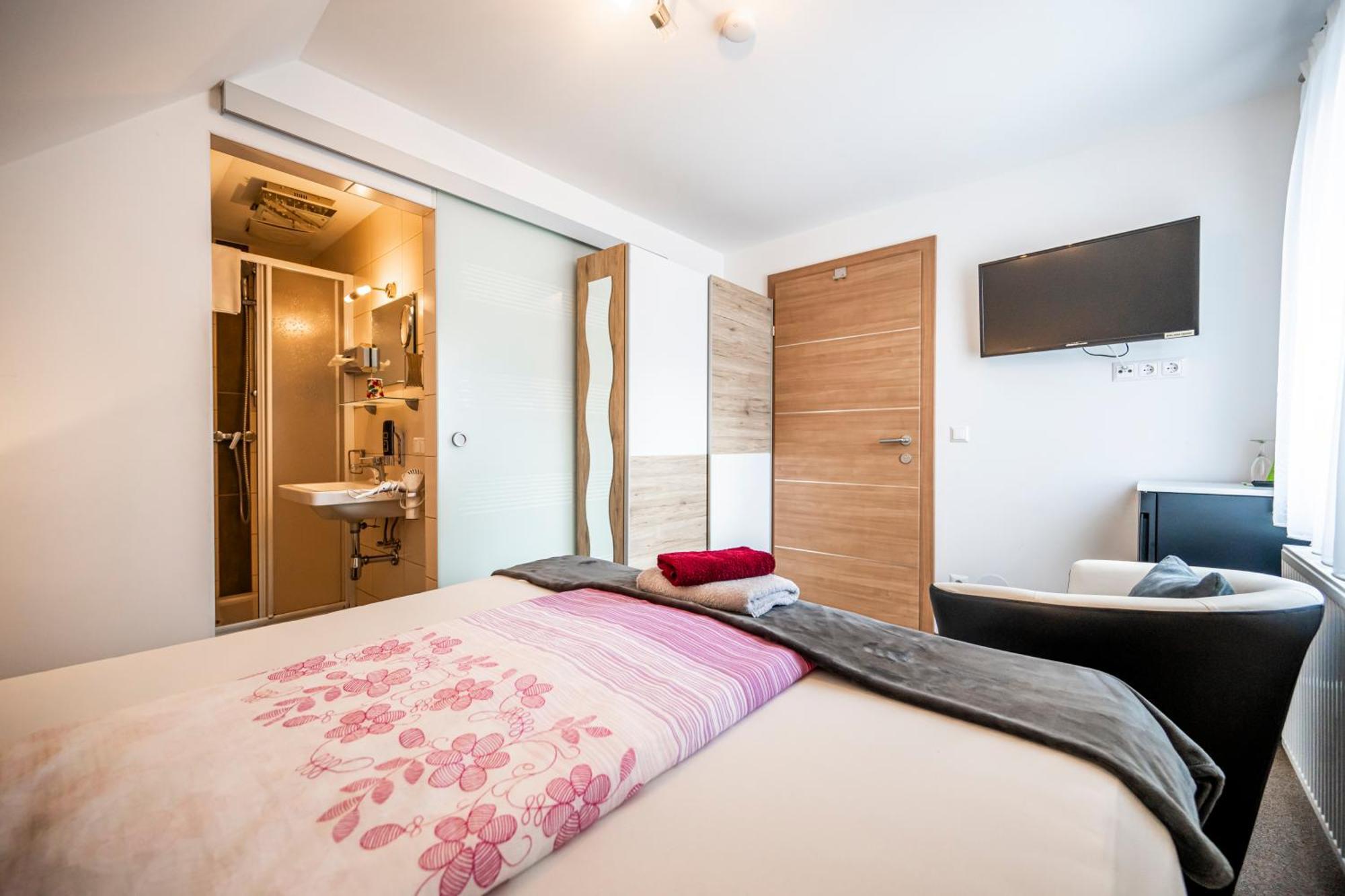 Die Schlafstube - Bed & Breakfast Zeltweg Eksteriør bilde